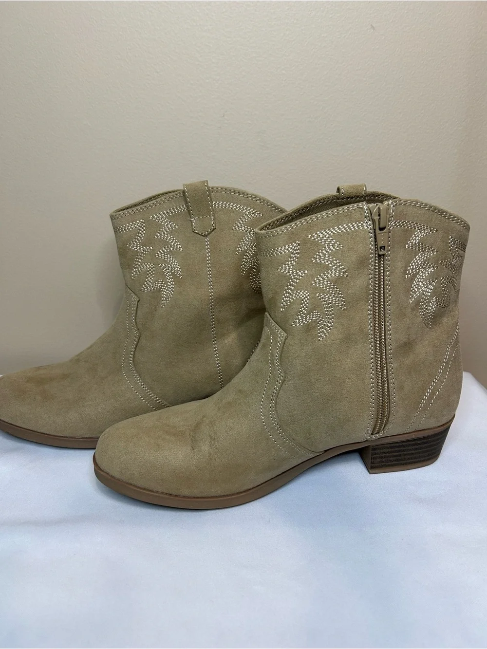 SO Tan Suede Western Ankle Boots with Embroidered Stitching